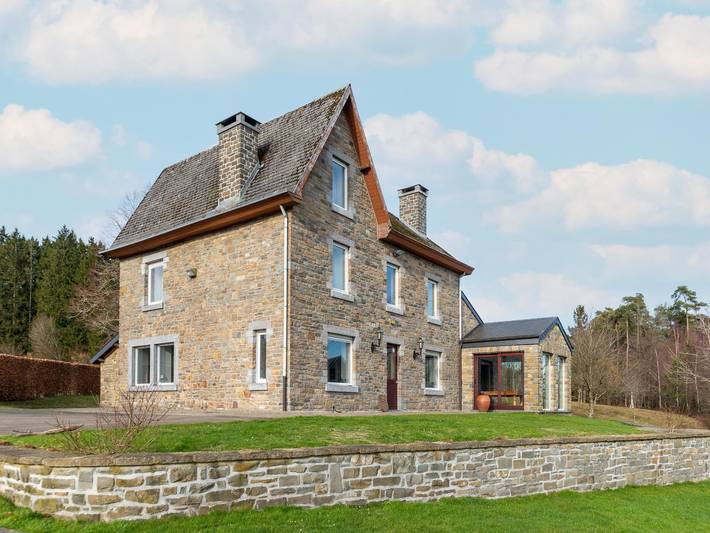 Maison de vacances pour 20 personnes, avec jardin et piscine ainsi que terrasse et sauna à Stoumont