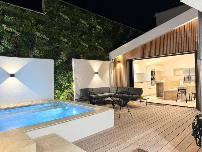 Villa voor 8 personen, with Balkon and Terras as well as Zwembad and Uitzicht in Saint-Georges-de-Didonne