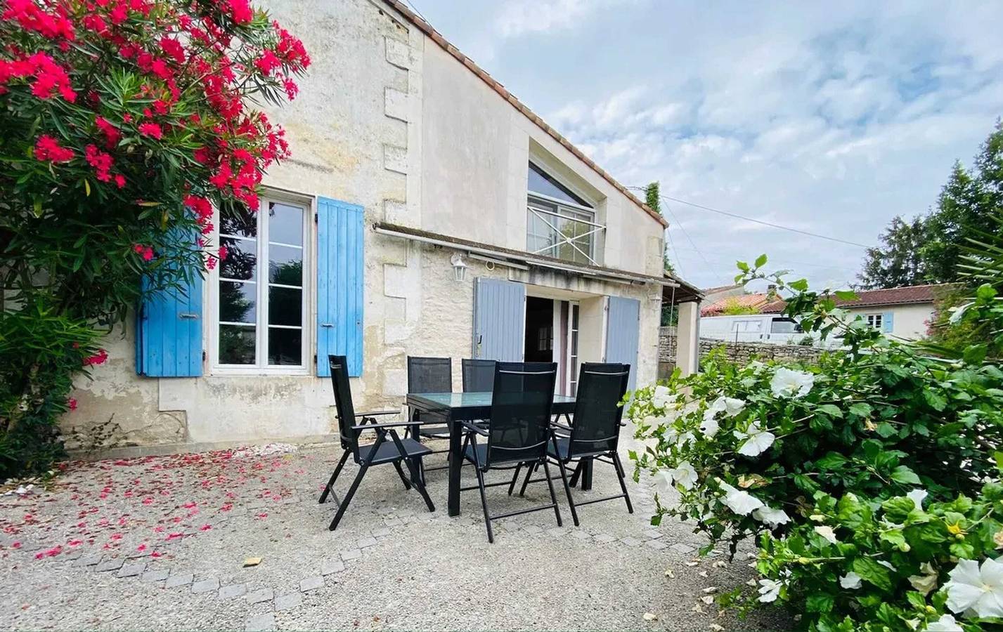 Maison familiale spacieuse à Niort avec jardin in Niort, Région de Niort