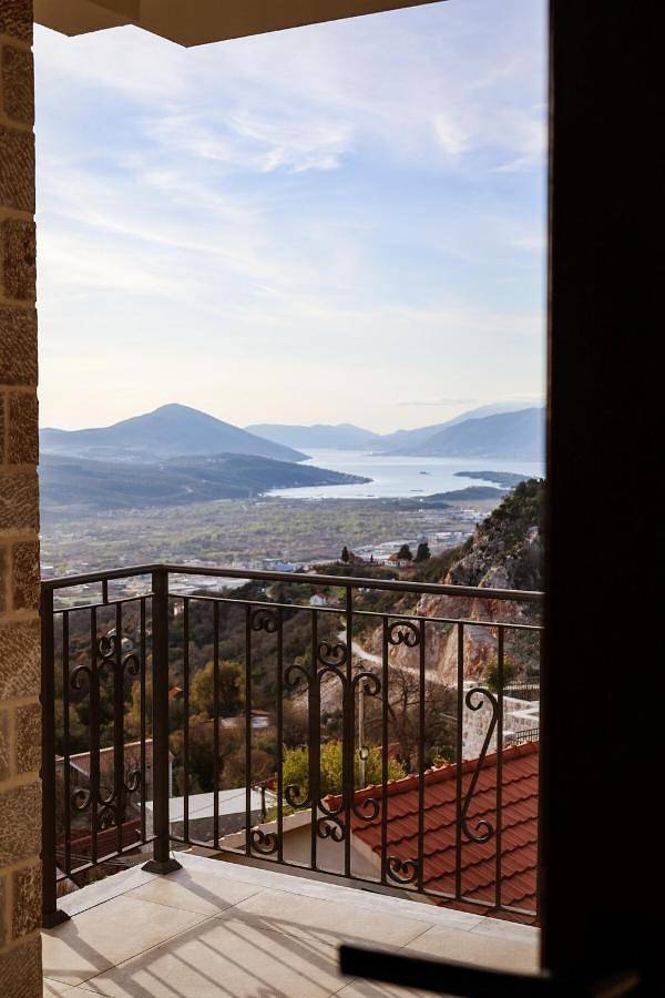 Villa voor 7 personen, met tuin en uitzicht, met huisdier in Montenegro