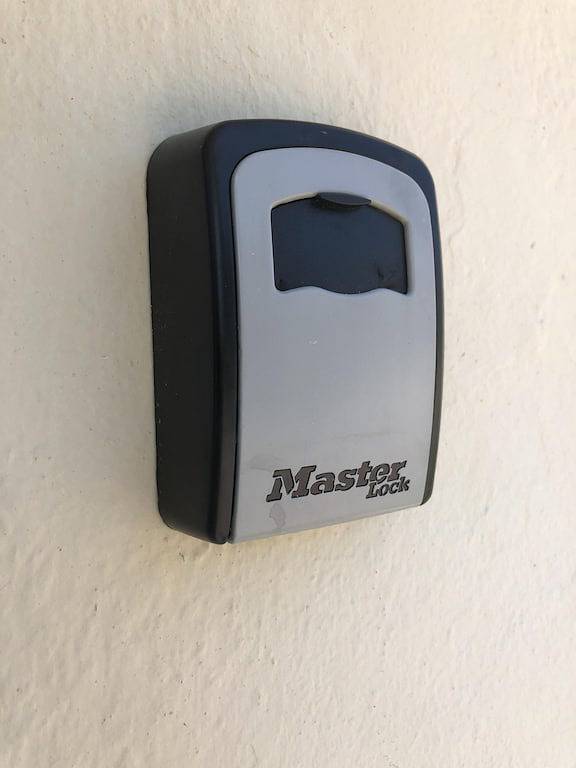 Ganze Wohnung, Nur wenige Schritte zum Strand! Zieh deine Schuhe aus, entspann dich, du bist am Strand Bungalow in Pompano Beach, Broward County