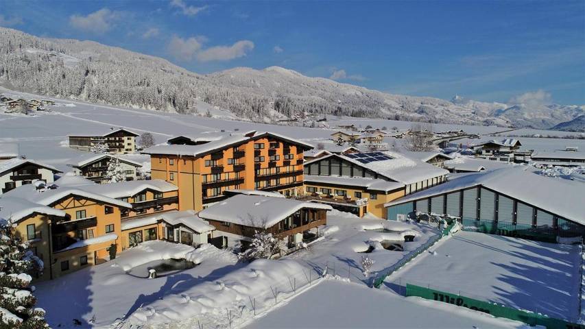 Hotel für 3 Personen, mit Balkon und Whirlpool sowie Terrasse und Garten in Brixen im Thale