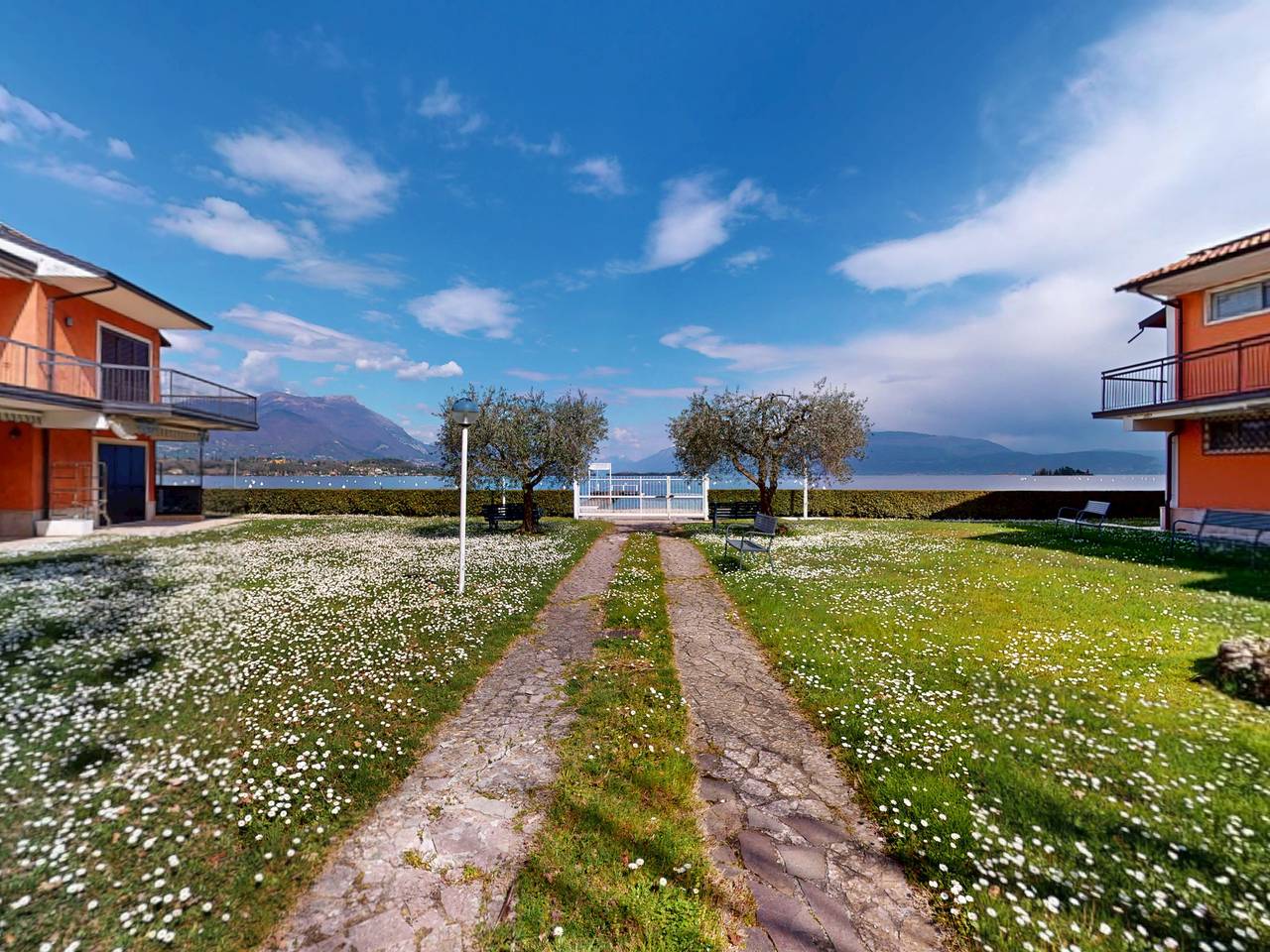 Entire apartment, Appartamento Maria Elena by Bookinggardalake in Manerba del Garda, Garda Mountains