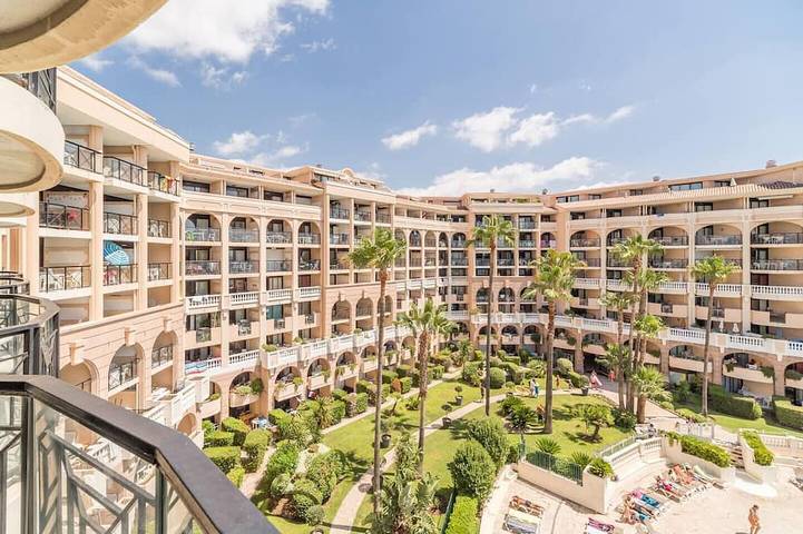 Gîte pour 4 personnes, avec terrasse et piscine dans Office De Tourisme Cannes La Bocca