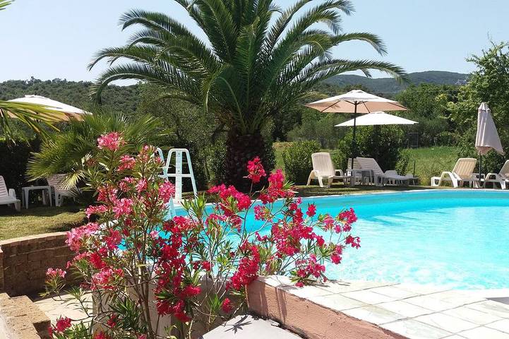 Gîte pour 4 personnes, avec Terrasse ainsi que Jardin et Piscine dans Marina di Grosseto
