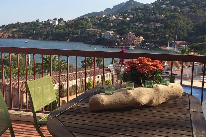 Ferienwohnung für 5 Personen, mit Pool und Garten sowie Terrasse in Théoule-sur-Mer