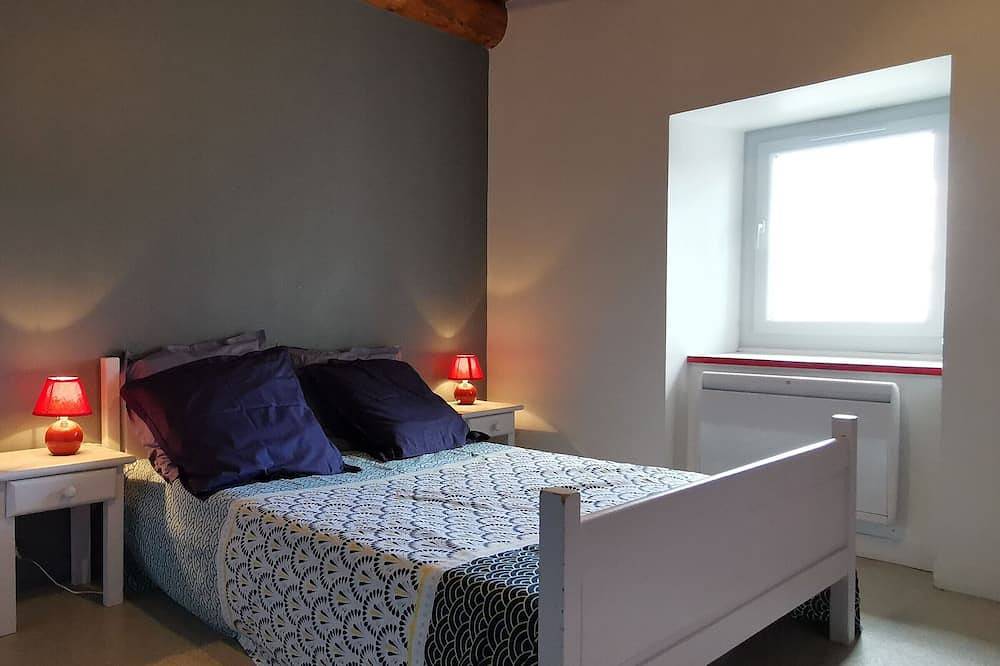 Gîte familial avec cour, ping-pong, proche Lyon et Clermont-Ferrand in Mézères, Haute-Loire
