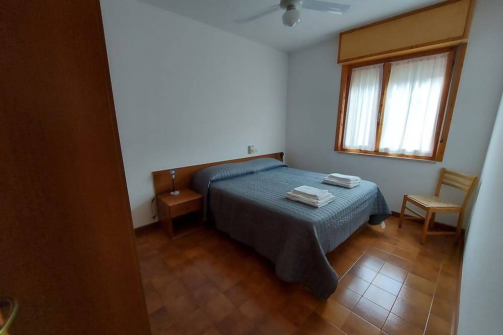 Apartamento entero, Apartment \"The Tower\" 2 rooms, 1 min walk to the beach! in Bosa Marina, Planargia
