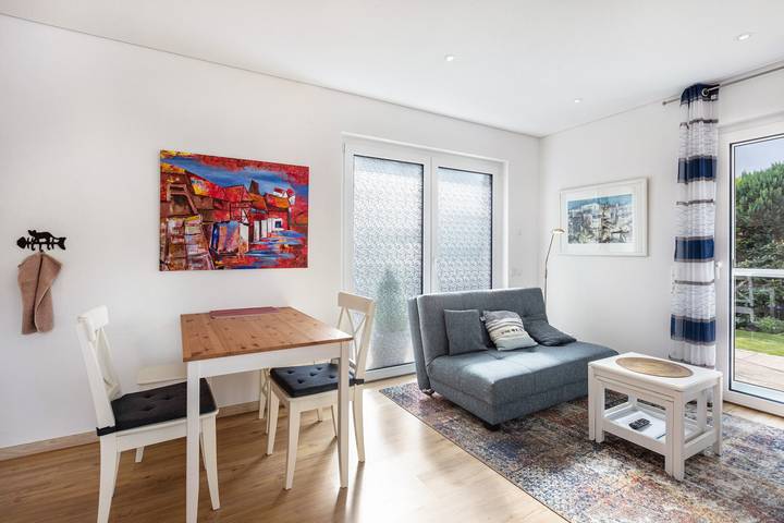 Hel lejlighed, Holiday Apartment 'Am Hochrhein' with Private Terrace, Shared Garden and Wi-Fi in Murg, Syd-Sorteskoven