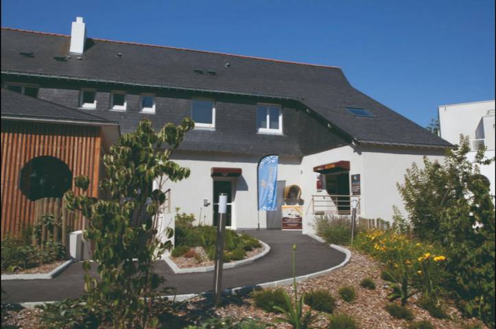 Gîte pour 2 personnes, avec piscine ainsi que jardin et balcon, animaux acceptés à Plescop - 3