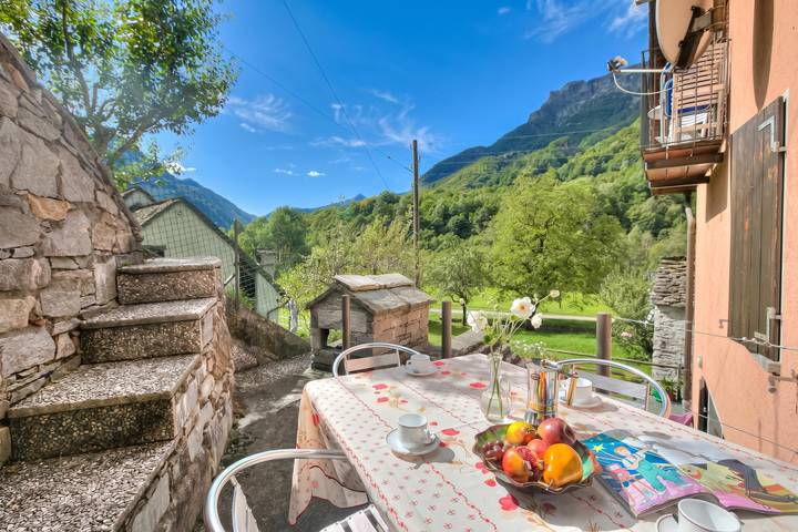 Chalet für 4 Personen, mit Balkon und Terrasse im Ticino