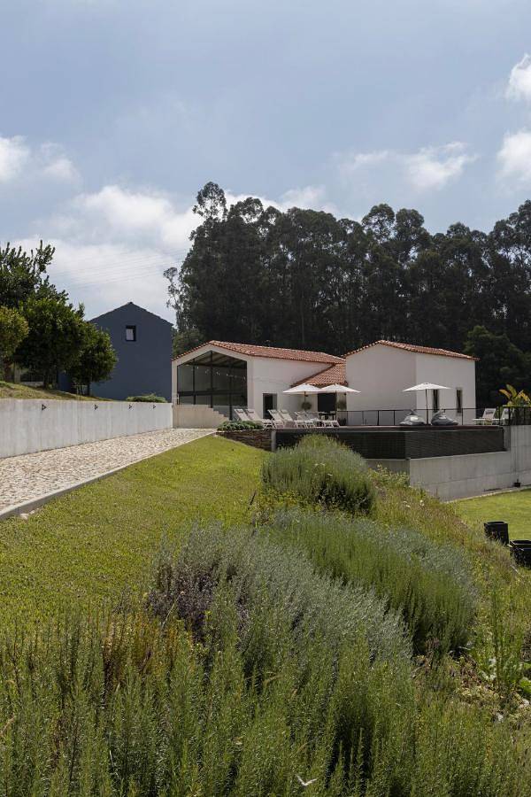 Location de vacances pour 4 personnes, avec vue ainsi que piscine et jardin, animaux acceptés dans Oliveira de Azeméis - 2