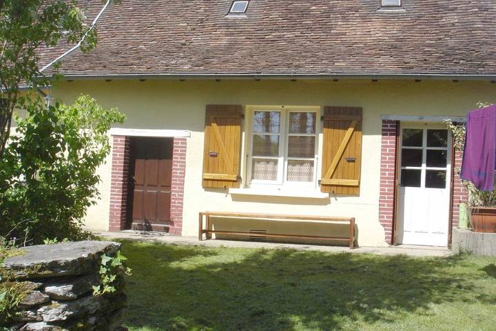 Location de vacances pour 5 personnes, avec vue et jardin, animaux acceptés à Jumilhac-le-Grand - 3