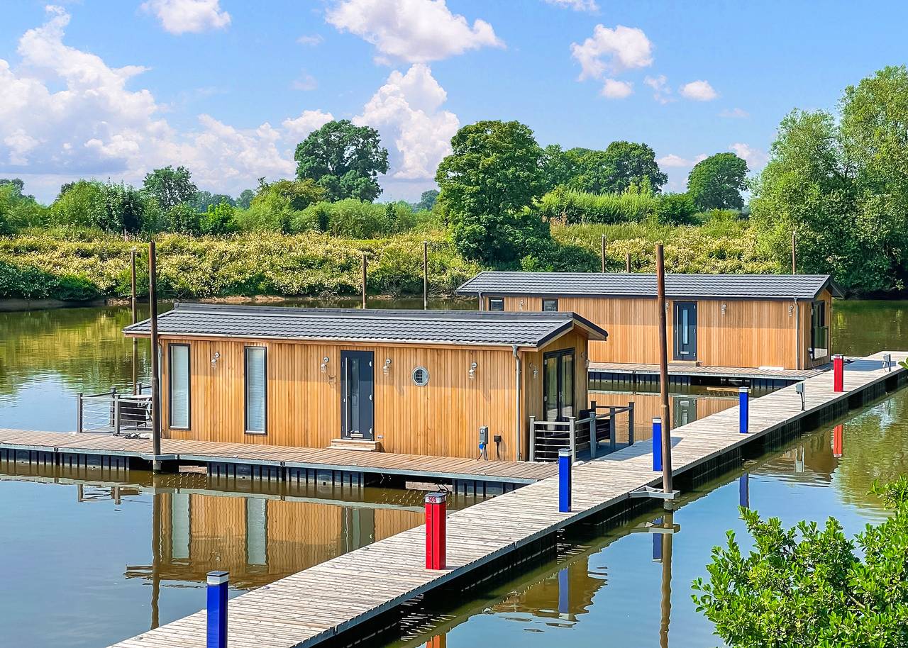 Floating Lodge in York, Yorkshire and the Humber