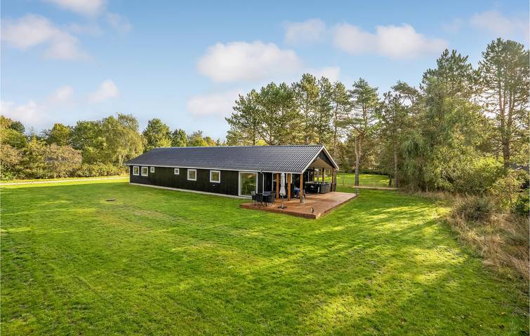 Ferienhaus für 8 Personen, mit Whirlpool und Terrasse sowie Garten