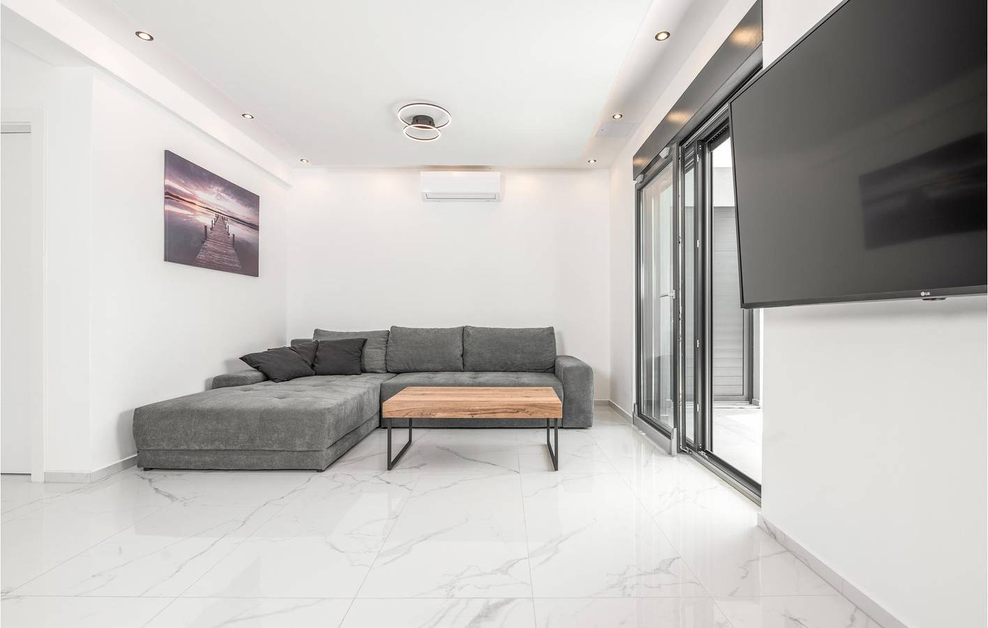 Appartement confortable de 2 chambres avec piscine et terrasse près du centre-ville in Labin City, Labin