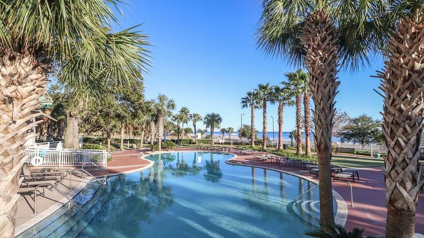 Vacation rental for 8 people, with pool and hot tub as well as balcony and sauna in Gulfport