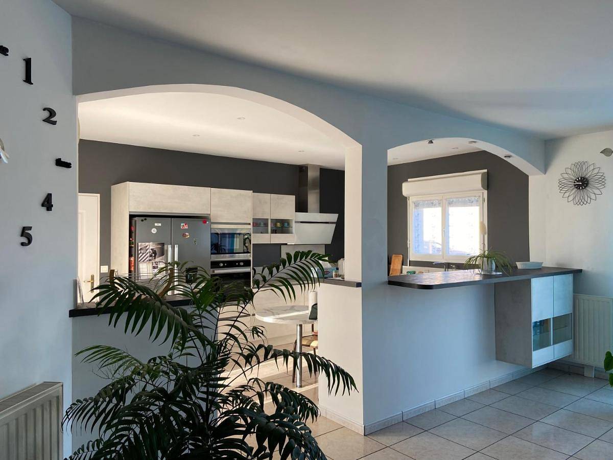 Appartement de vacances entier, Une chambre pour deux avec vue sur la piscine in Le Pizou, Dordogne