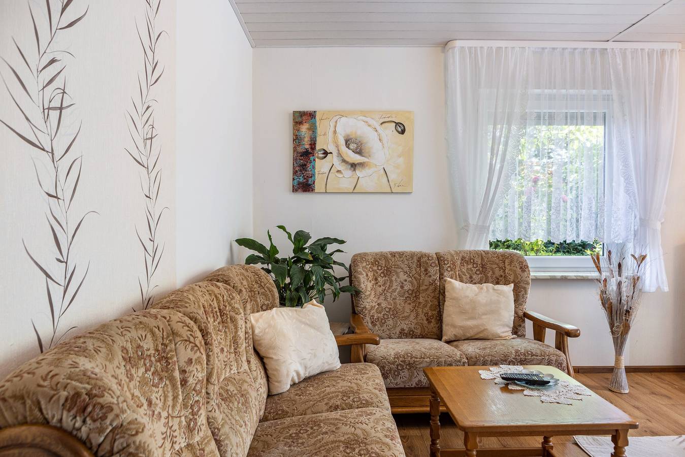 Ganze Wohnung, Ferienwohnung 'Schneeweißchen' mit Privatterrasse und Wi-Fi in Naumburg (Hessen), Hessisches Bergland
