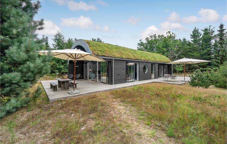 Ferieudlejning for 6 personer, med have og terrasse i Ellinge Lyng