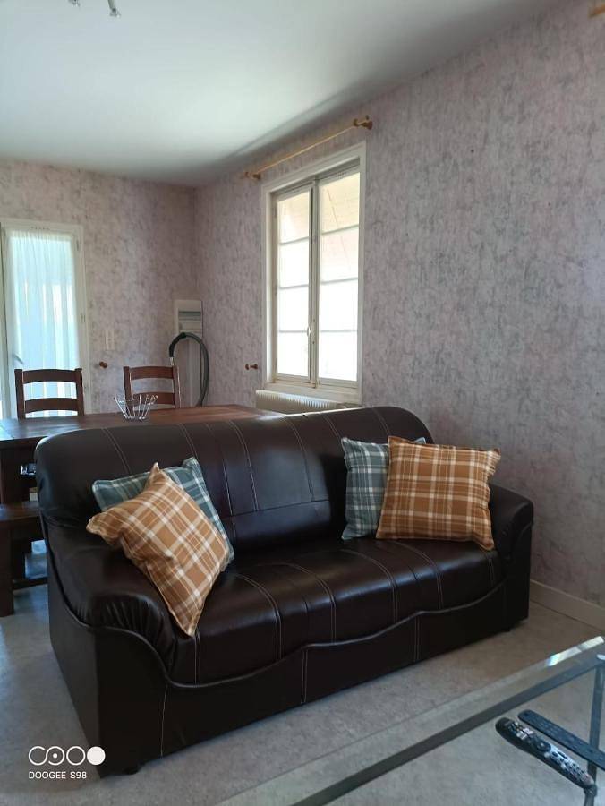 Location de vacances pour 2 personnes, avec terrasse et jardin à Sainte-Croix (Saône-et-Loire)