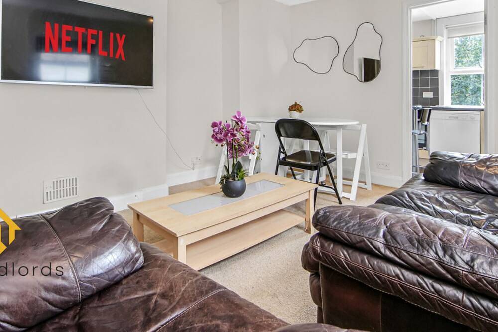 Apartment for 6 People in Kingston upon Thames, London