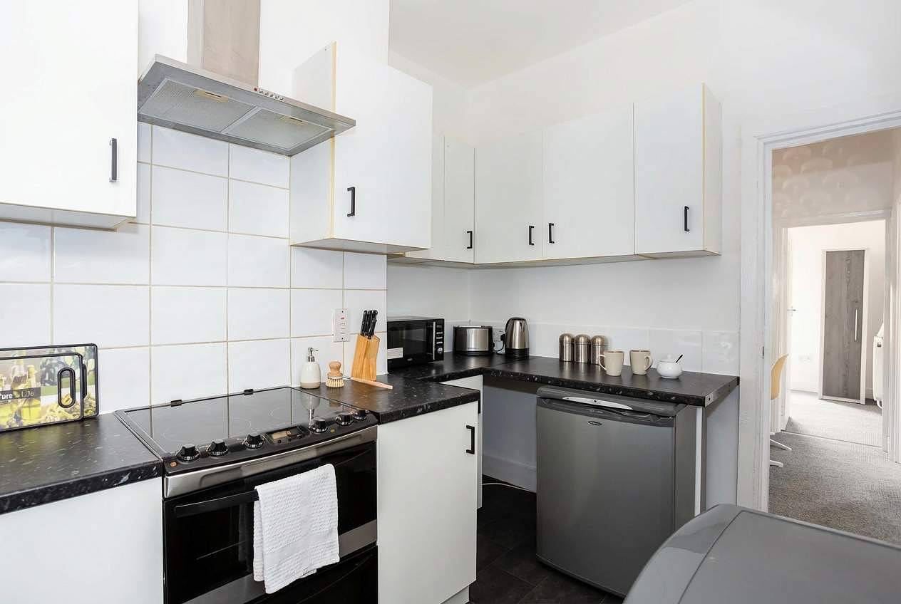 Spacious 3 Bedroom Home with Parking in Southend in Southend-on-Sea, East of England