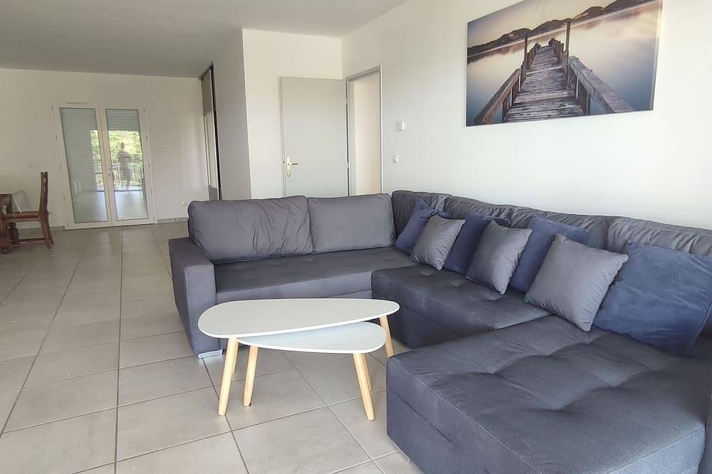 Villa Lembarrat moderne  vue sur côteaux  piscine & spa privés in Calignac, Région de Nérac