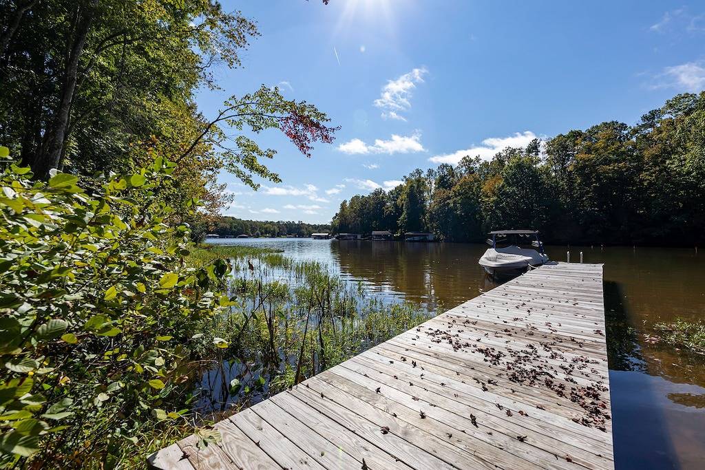 Lakefront Escape w/ Boathouse & Helipad – Your Ultimate Lake Gaston Getaway in Lake Gaston