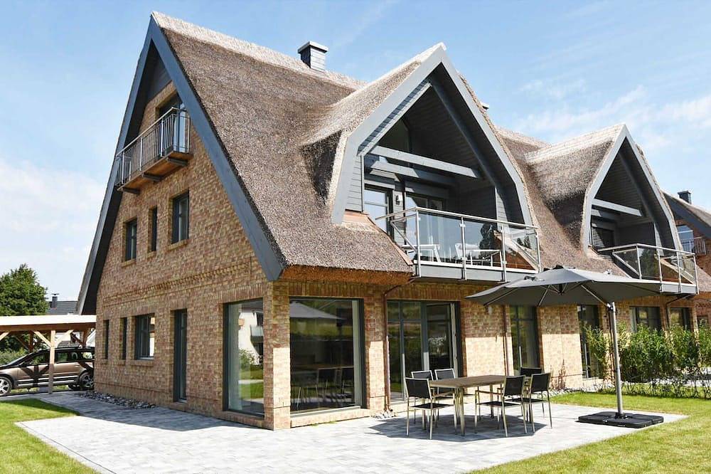 Exklusive Reetdach-Villa Ostseefrische - exklusive Reetdach Villa nur 500 Meter in Lobbe Strand, Mönchgut