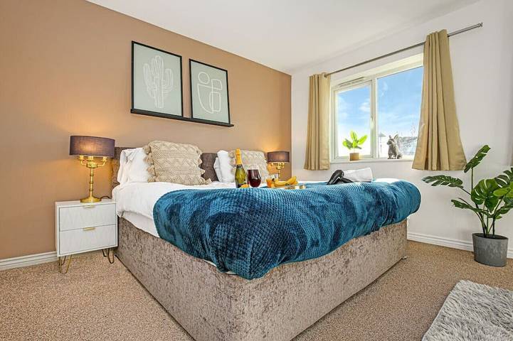 4 Bedroom 3.5 Bathroom House • Free Parking • Fast Wifi • Smart TV in Buckinghamshire
