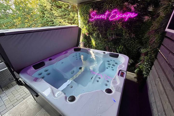 Apartment for 4 people, with hot tub and terrace in Rotherham