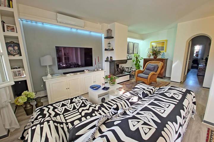 Entire apartment, Modern Villa Cinquale: 3Br, AC, Garden & Bikes in Cinquale, Montignoso