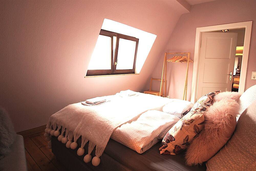 De Luxe-Double-Pink Butterfly-Salle de bain partagée in Würzburg, Région viticole de Franconie