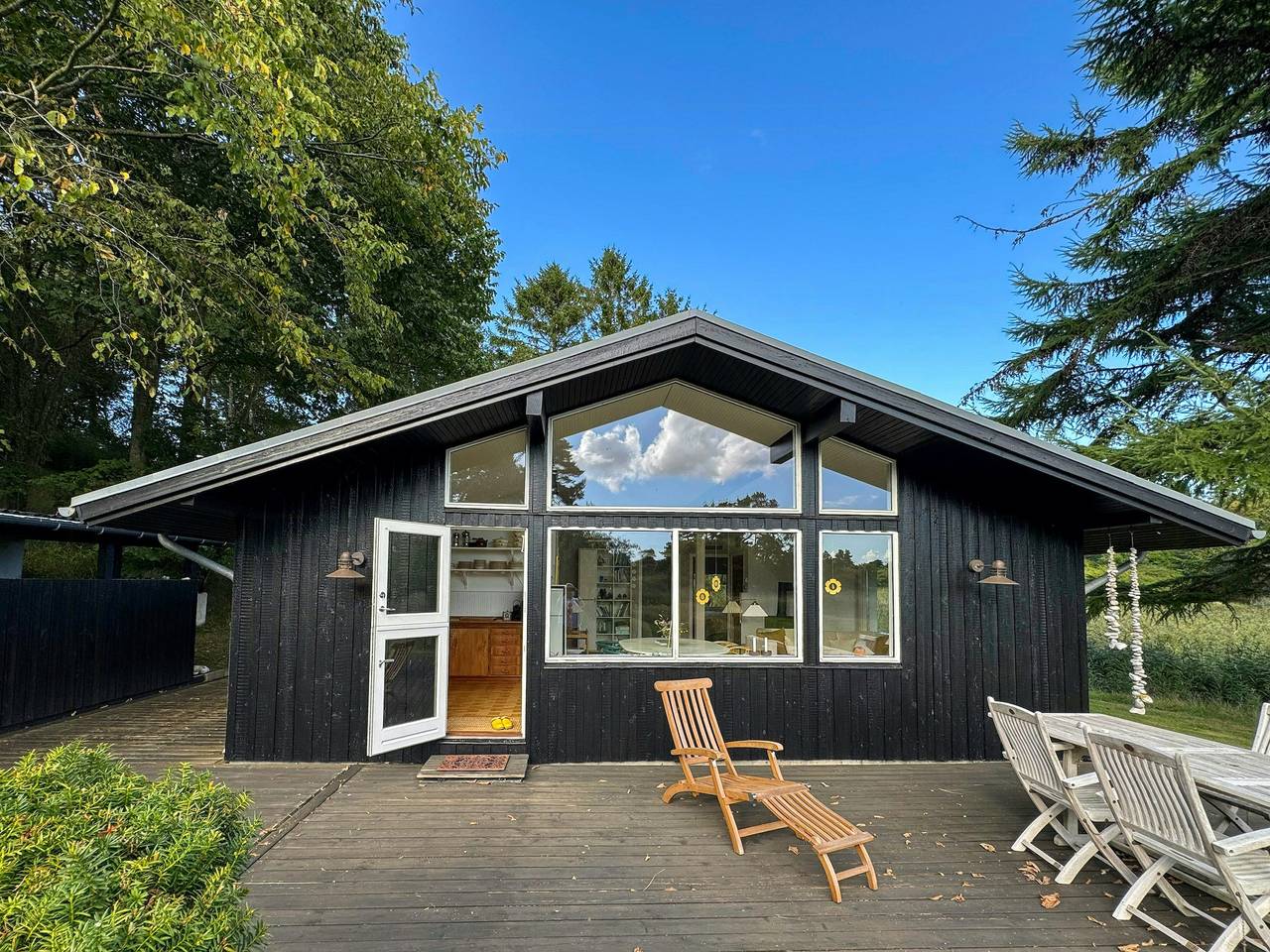 60'er-sommerhus i fredet naturområde nær stranden in Nykøbing Sjælland, Nordwestseeland