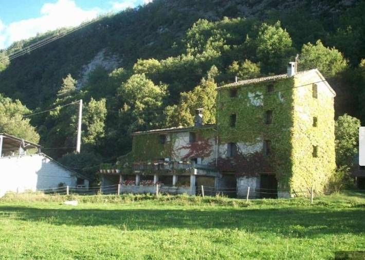 Location de vacances pour 15 personnes, avec vue et jardin à Entrevaux