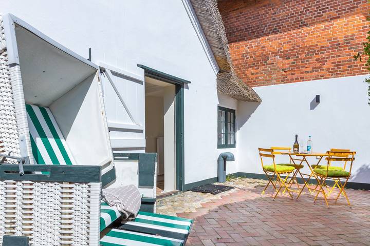Historisches Reetdach-Hausteil mit ca. 85 m² Nutzfläche im Erd- und Obergeschoß in Tinnum, Sylt (Gemeinde)