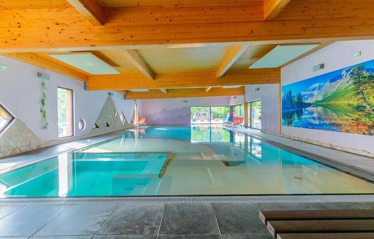 Appartement de vacances pour 3 personnes, avec Balcon et Jacuzzi ainsi que Terrasse et Piscine