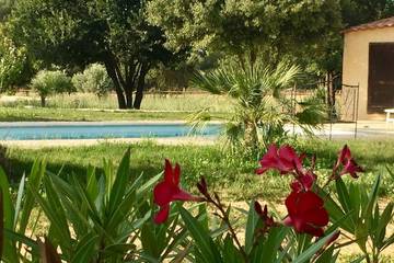 Gîte pour 4 personnes, avec jardin et piscine à Saint-Cannat