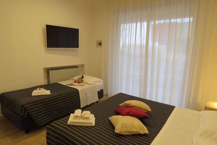 Apartamento entero, Apartamento de vacaciones con balcón y aire acondicionado in Fogliano Marina, Riccione
