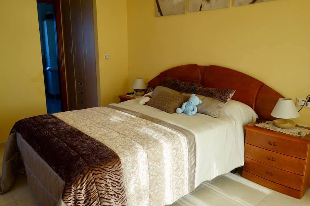 Sunny, spacious, and private chalet close to stunning beaches and conveniences. in Ortigueira, Galician Coast