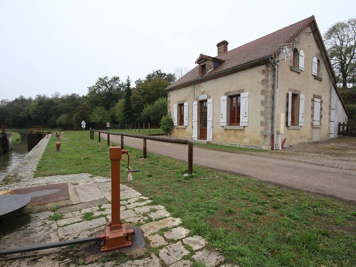 Gîte pour 5 personnes, avec jardin à Alluy