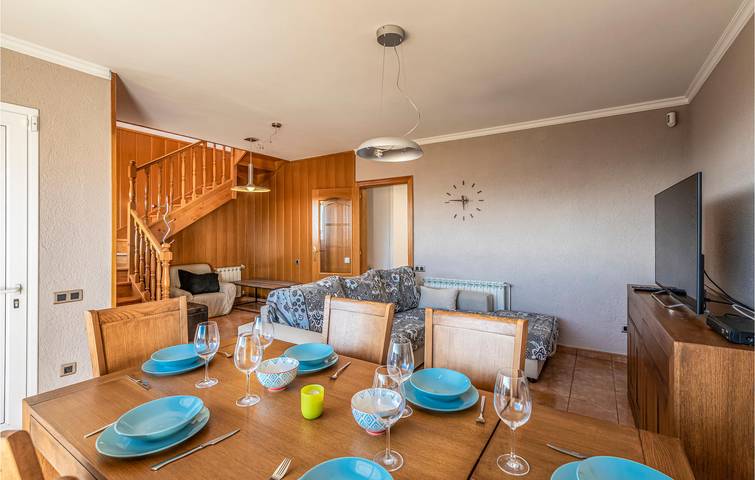 Appartement avec terrasse au bord de la piscine près de Platja del Pla in Sant Cebrià de Vallalta, Costa del Maresme
