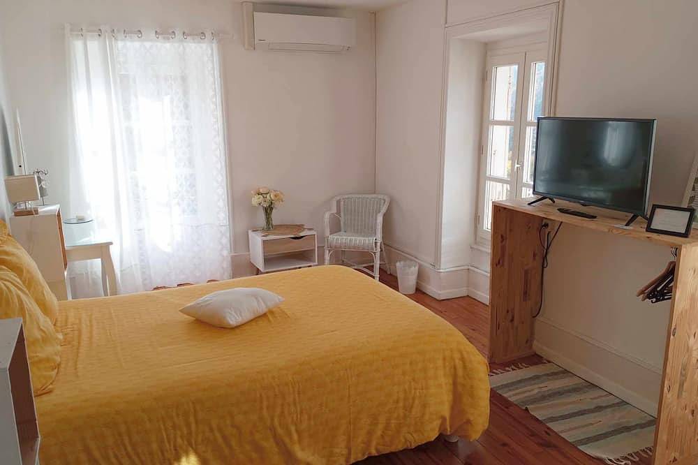 A Vals, Belle Chambre Avec Salle D'eau Privative à 2mn du Centre,avec Petit dej in Vals-les-Bains, Parc naturel régional des Monts d'Ardèche