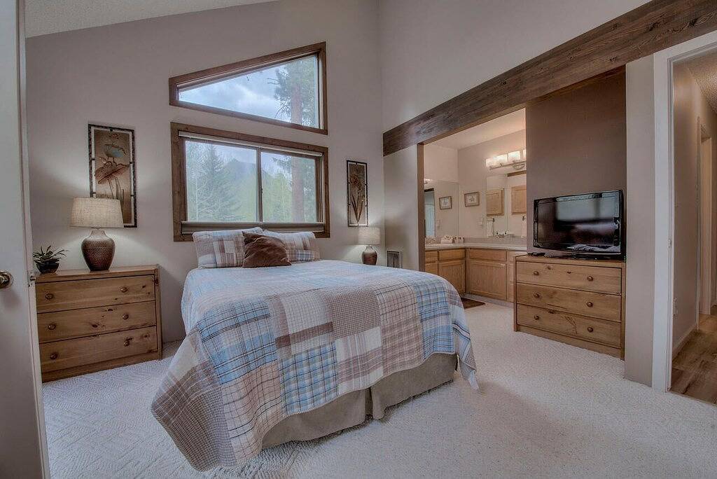 Gehen Sie zur Frisco Main Street. Gehen Sie auf Wander- und Radwegen zum kostenlosen Bus am Fluss in Frisco, Arapaho and Roosevelt National Forests