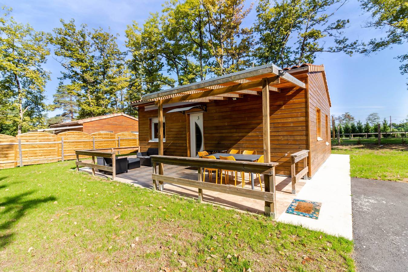 Séjour authentique en Dordogne – Gîte tout confort avec piscine chauffée in Thenon, Périgord Noir