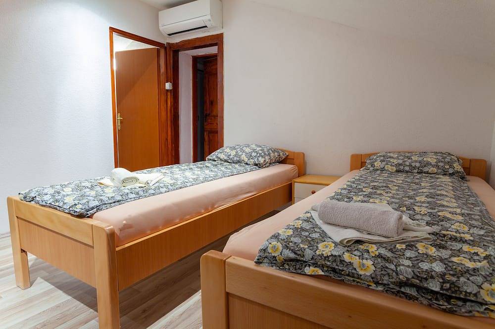 Beautiful istrian villa for 8 people with swimming pool in Rovinjsko Selo, Rovinj region