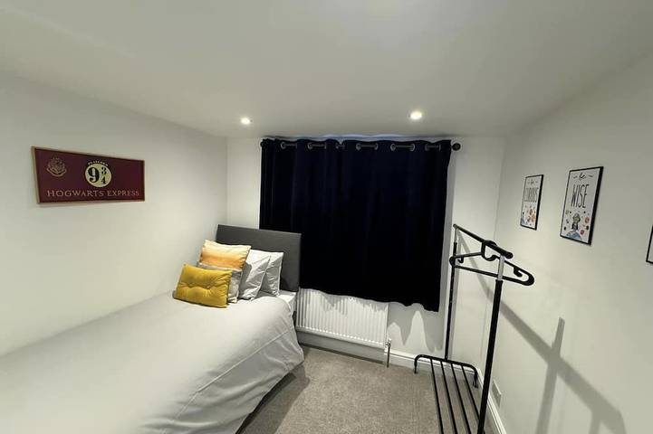 Modern 5 Bed near ExCel - Big Ben with Fast Wi Fi in Newham, Londra
