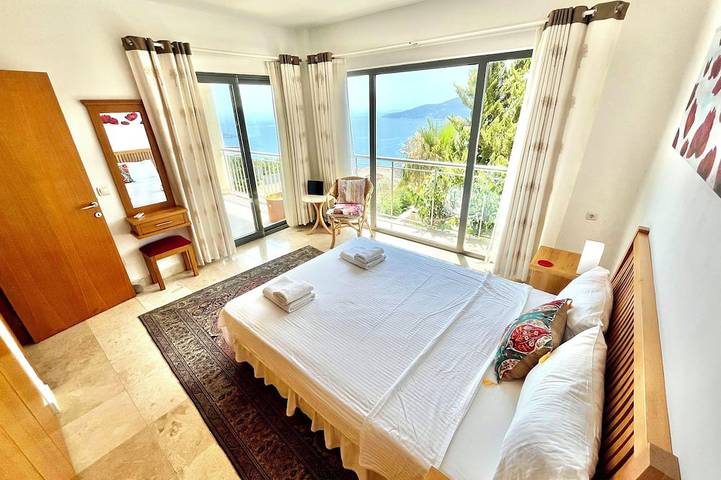Villa de luxe isolé avec vue panoramique imprenable sur la baie de Kalkan et les montagnes in Kaş, Saklıkent
