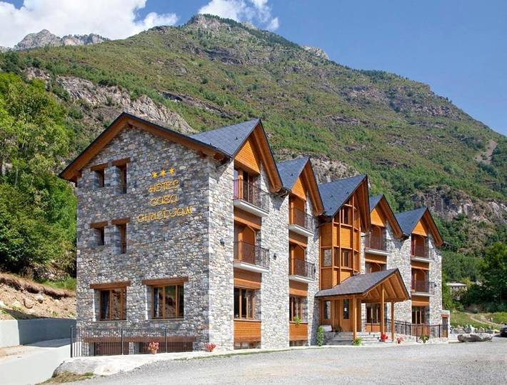 Apartamento para 2 personas, con Balcón y Terraza además de Jardín y Vistas en Sahún